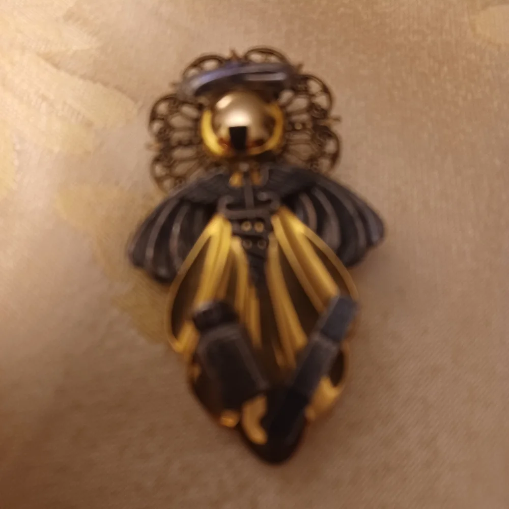 Healing Angel Nurse Brooch Pin - Picture 2 of 5